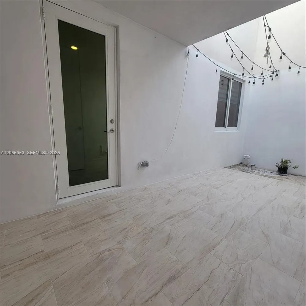 10275 NW 66th St Doral, FL 33178