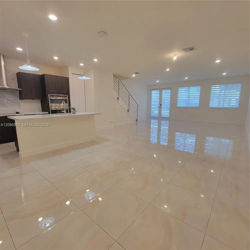 10275 NW 66th St Doral, FL 33178