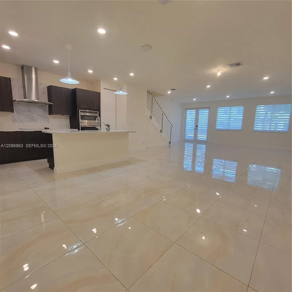 10275 NW 66th St Doral, FL 33178