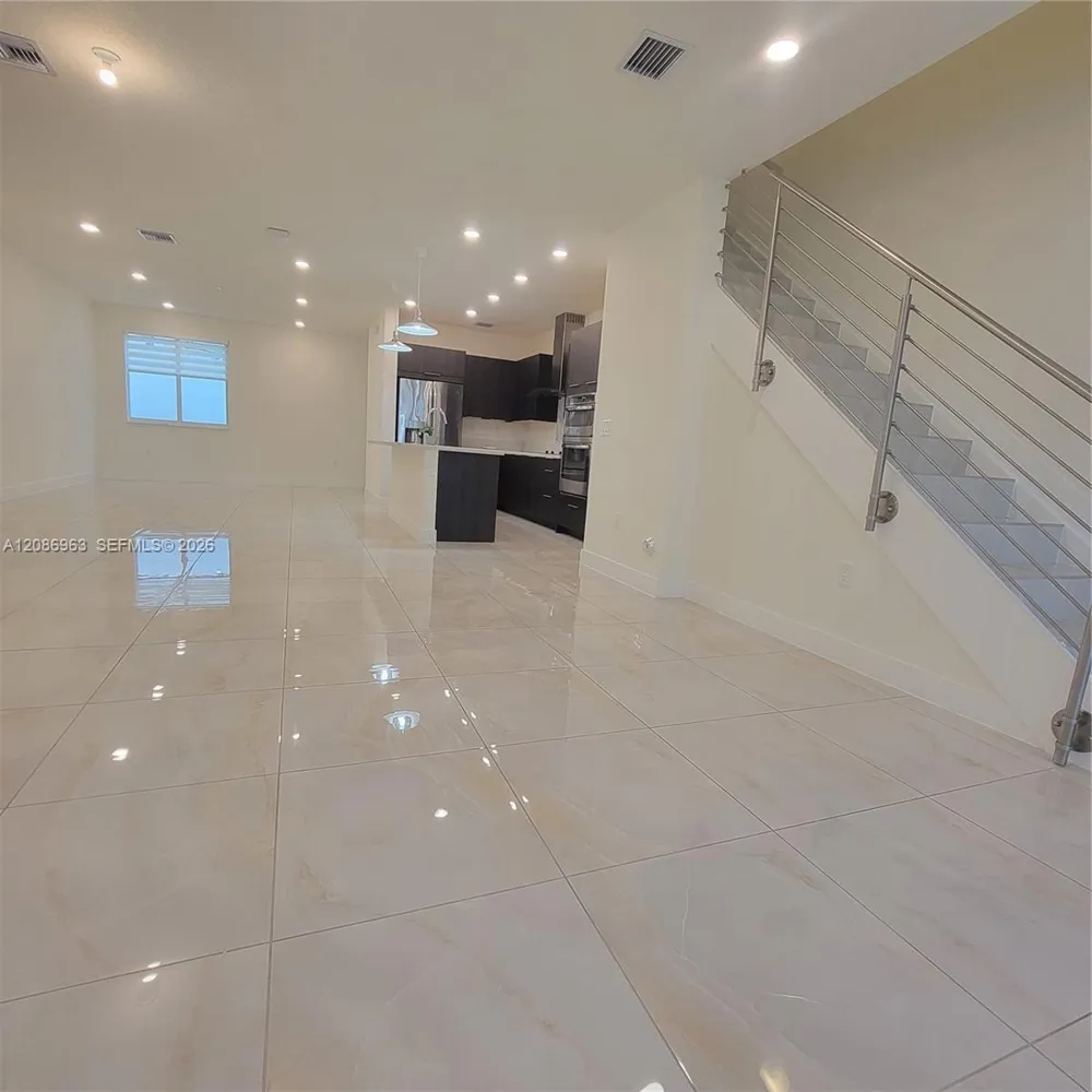 10275 NW 66th St Doral, FL 33178