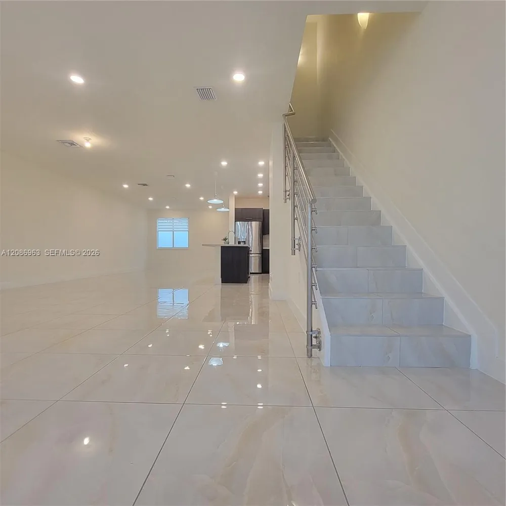 10275 NW 66th St Doral, FL 33178