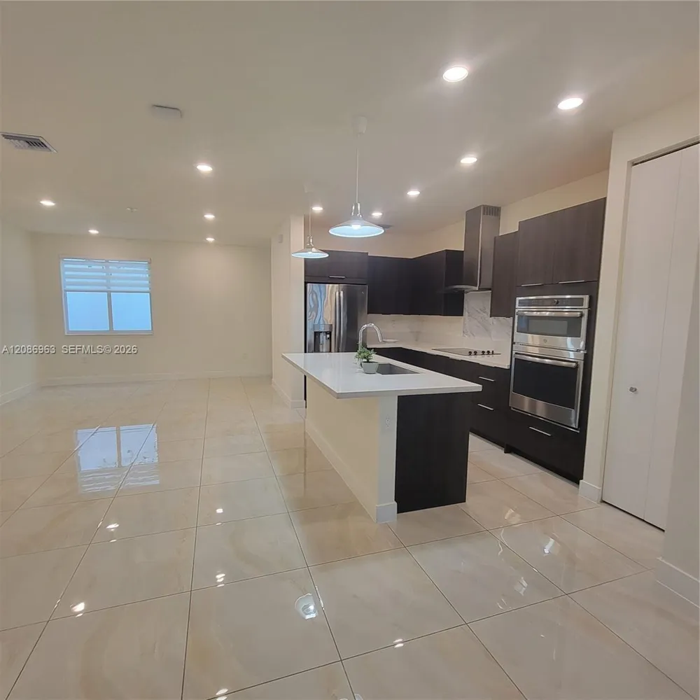 10275 NW 66th St Doral, FL 33178