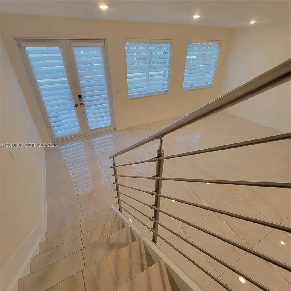 10275 NW 66th St Doral, FL 33178