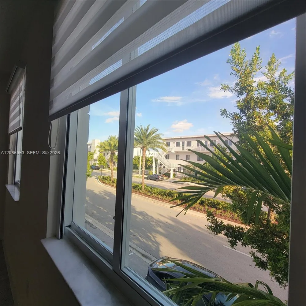 10275 NW 66th St Doral, FL 33178