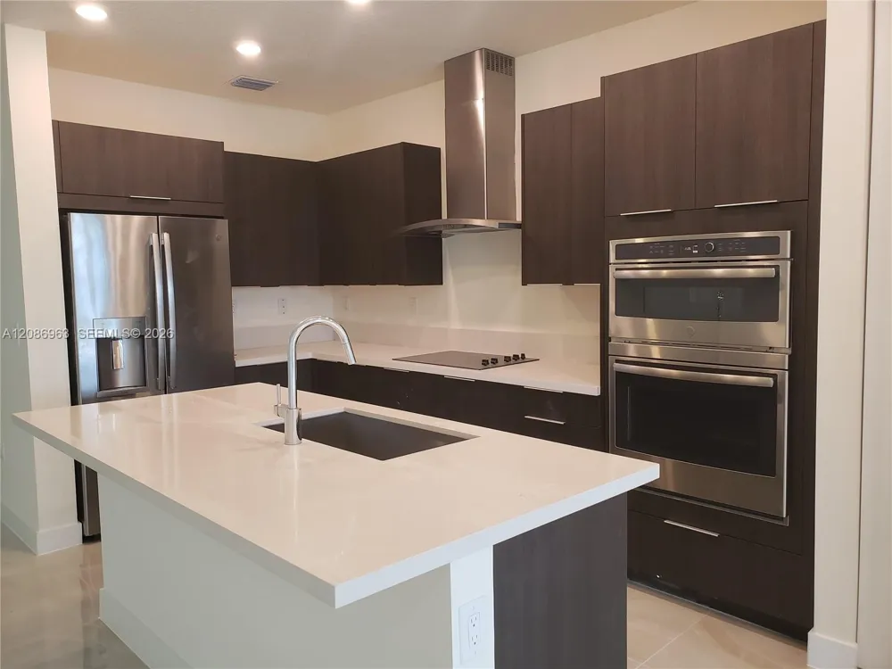 10275 NW 66th St Doral, FL 33178