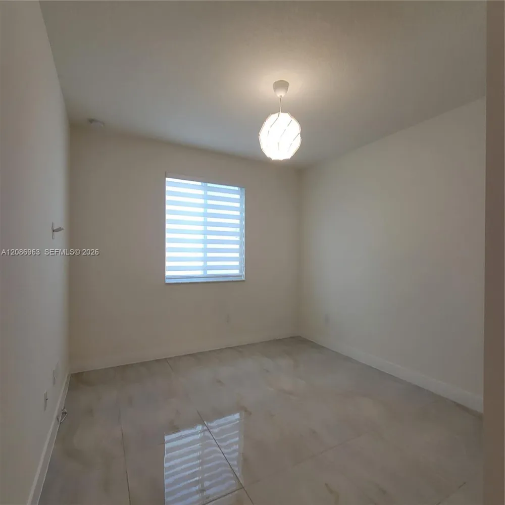 10275 NW 66th St Doral, FL 33178