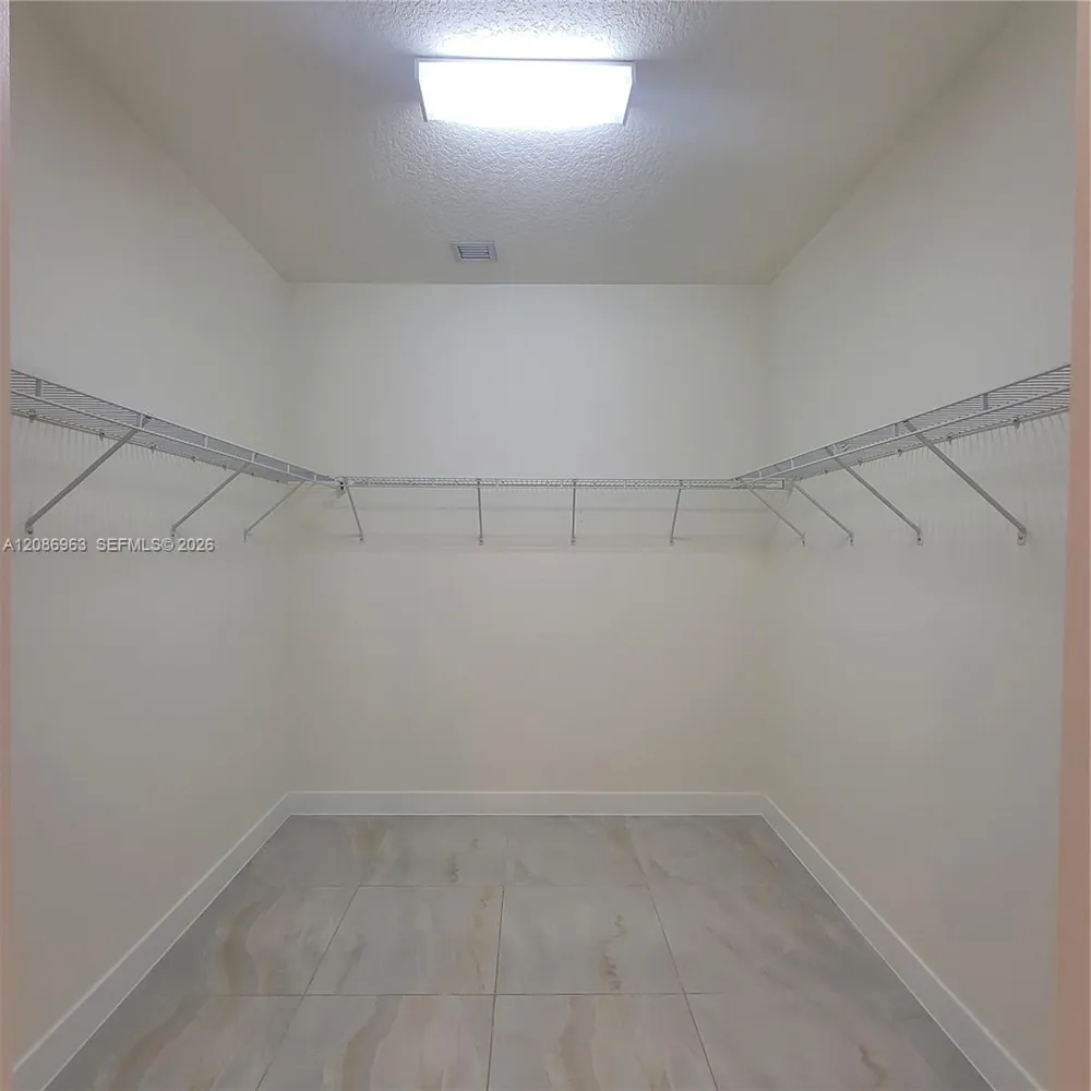 10275 NW 66th St Doral, FL 33178