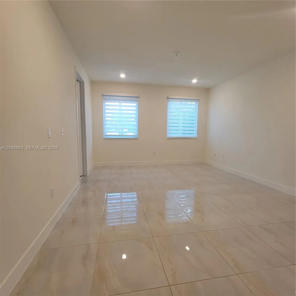 10275 NW 66th St Doral, FL 33178
