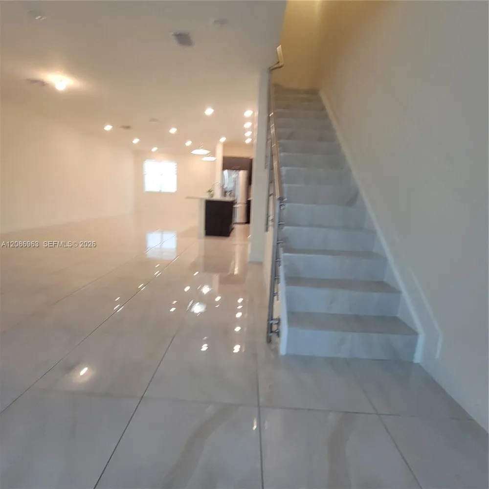 10275 NW 66th St Doral, FL 33178