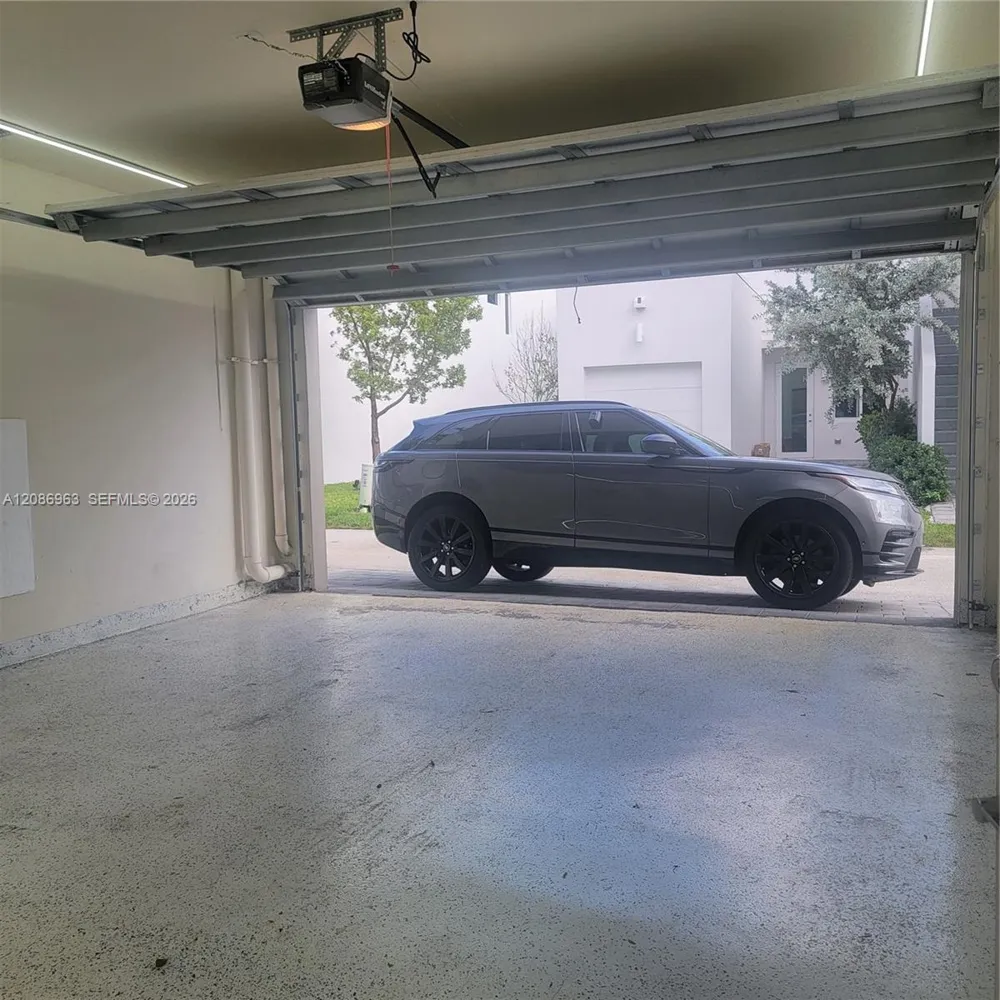 10275 NW 66th St Doral, FL 33178