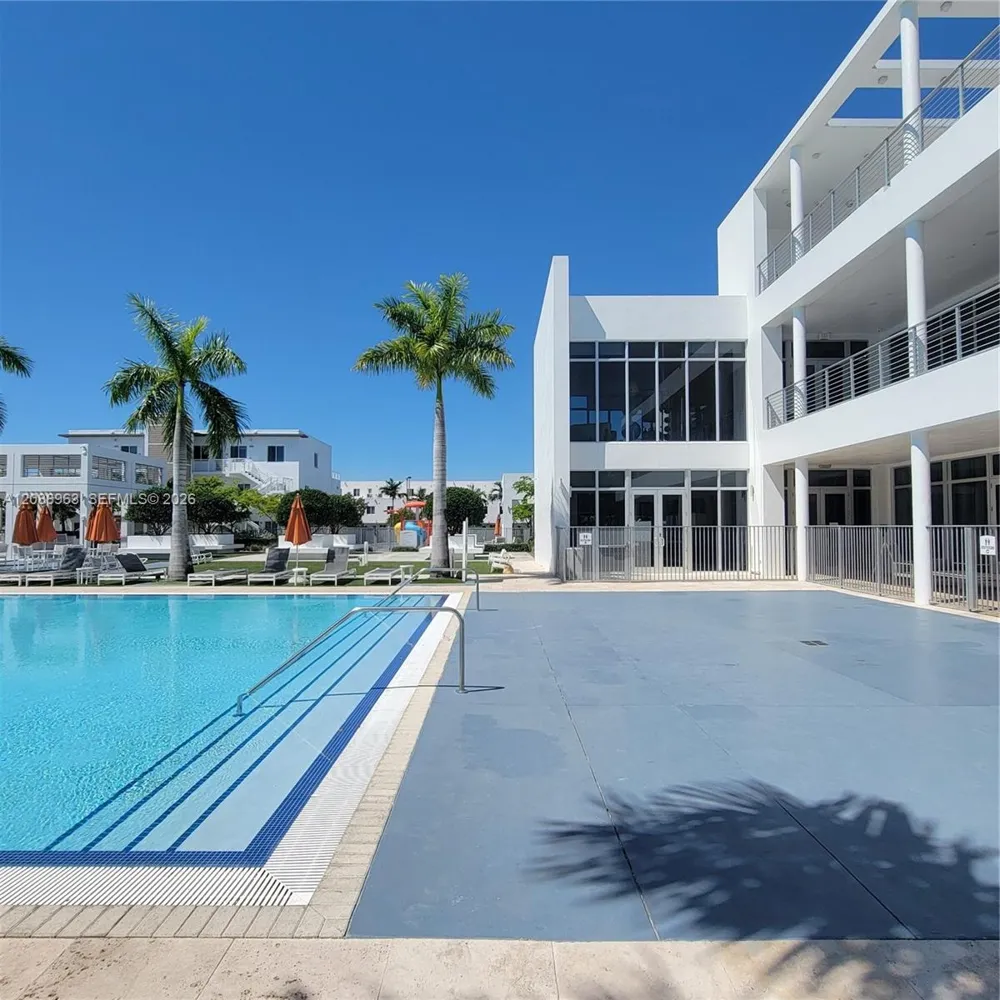 10275 NW 66th St Doral, FL 33178