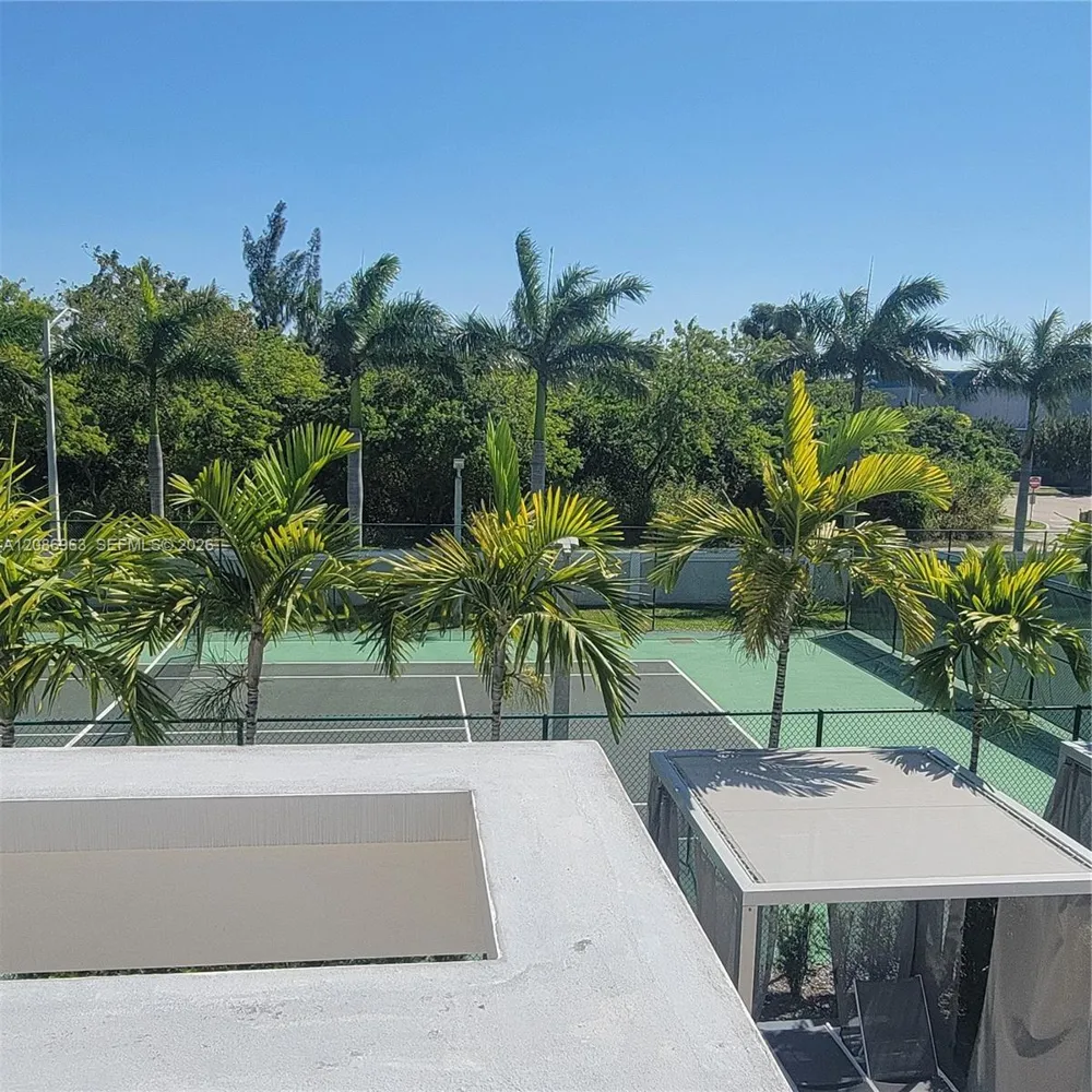 10275 NW 66th St Doral, FL 33178