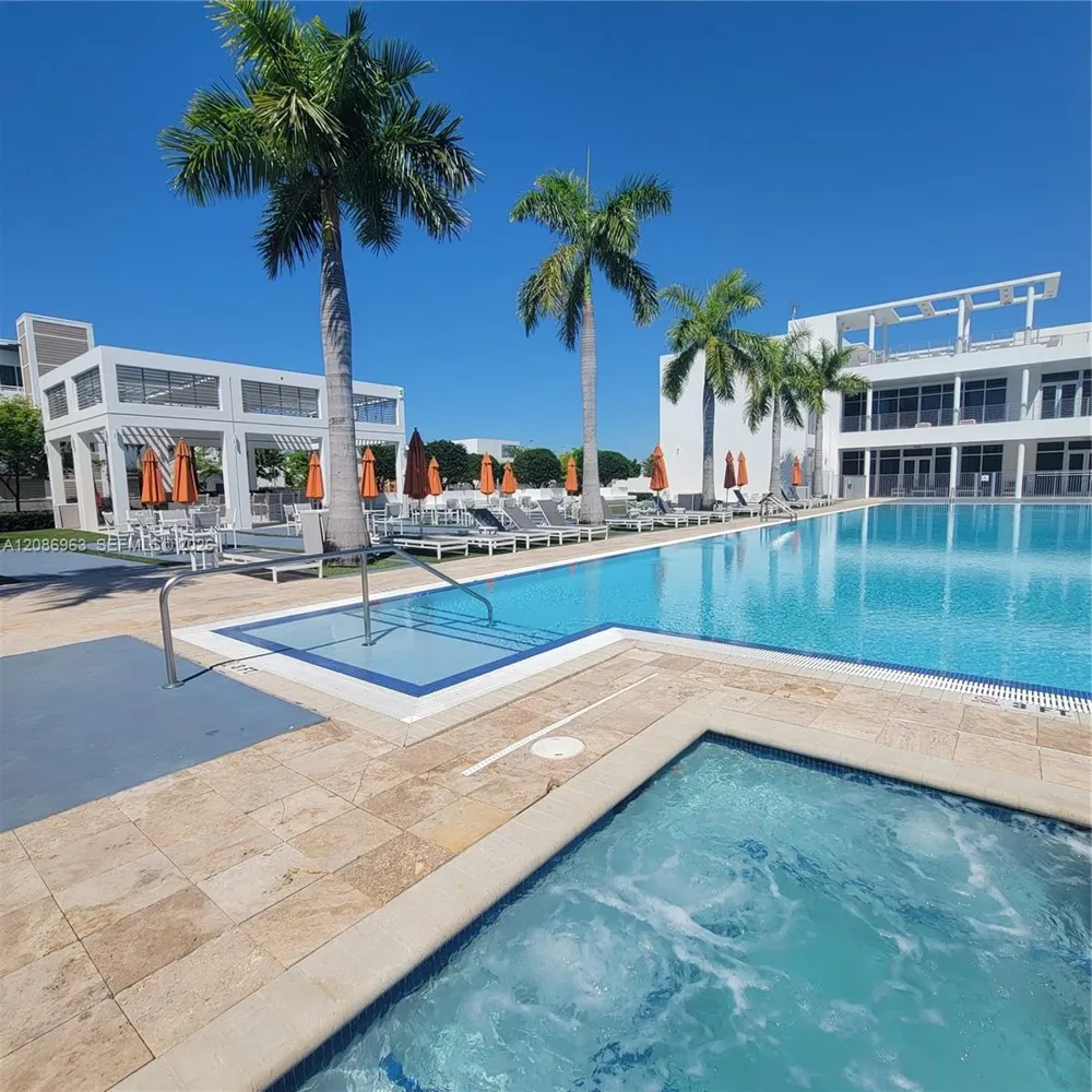 10275 NW 66th St Doral, FL 33178