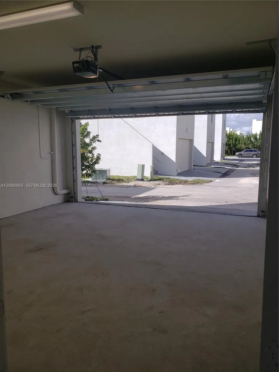 10275 NW 66th St Doral, FL 33178