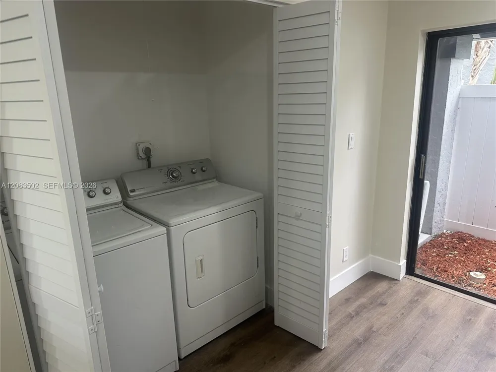 2643 NW 42nd Ave Coconut Creek, FL 33066