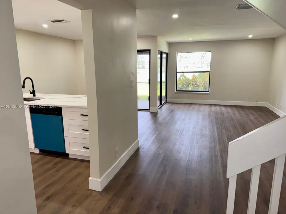 2643 NW 42nd Ave Coconut Creek, FL 33066