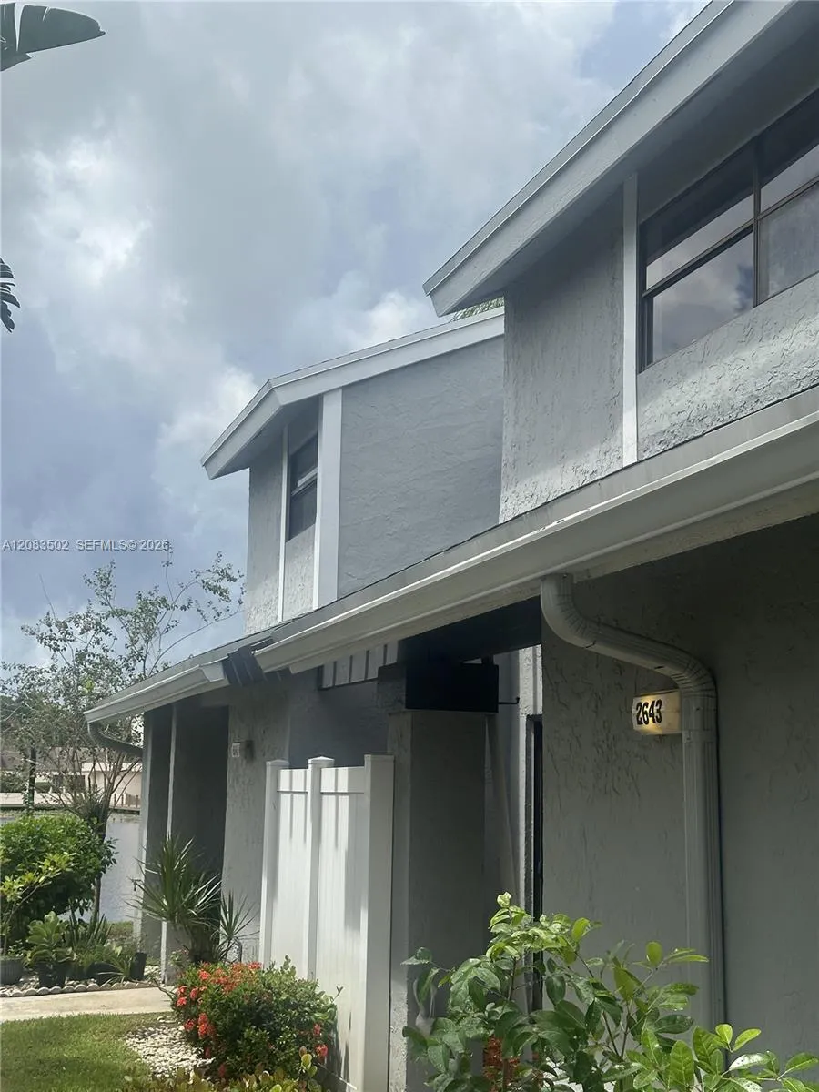 2643 NW 42nd Ave Coconut Creek, FL 33066