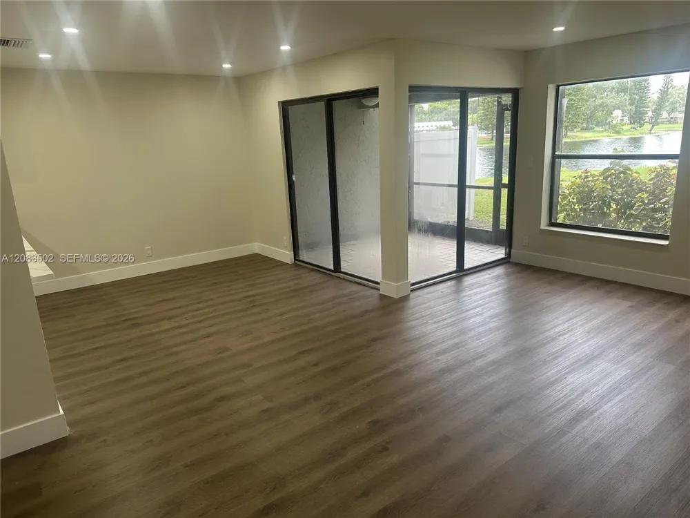 2643 NW 42nd Ave Coconut Creek, FL 33066