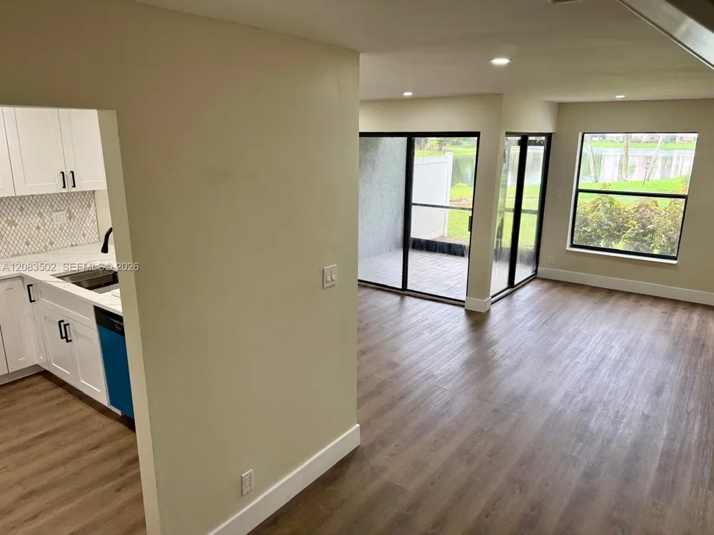 2643 NW 42nd Ave Coconut Creek, FL 33066