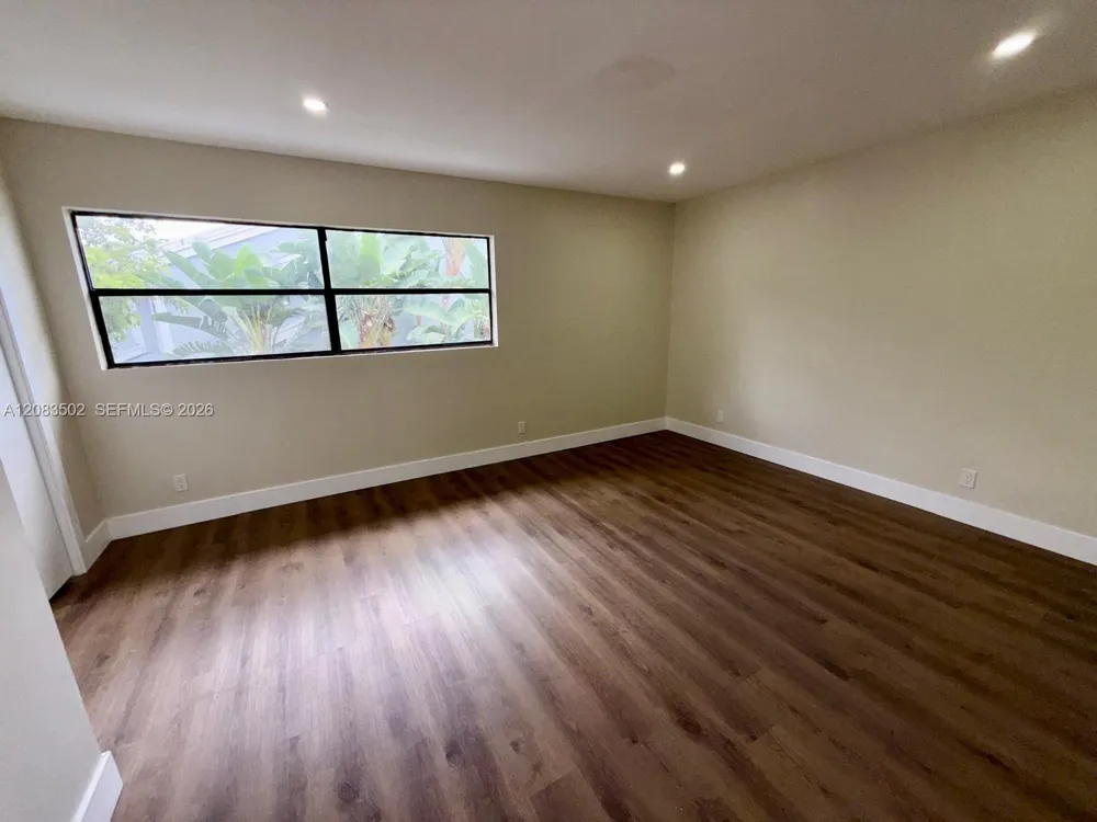 2643 NW 42nd Ave Coconut Creek, FL 33066