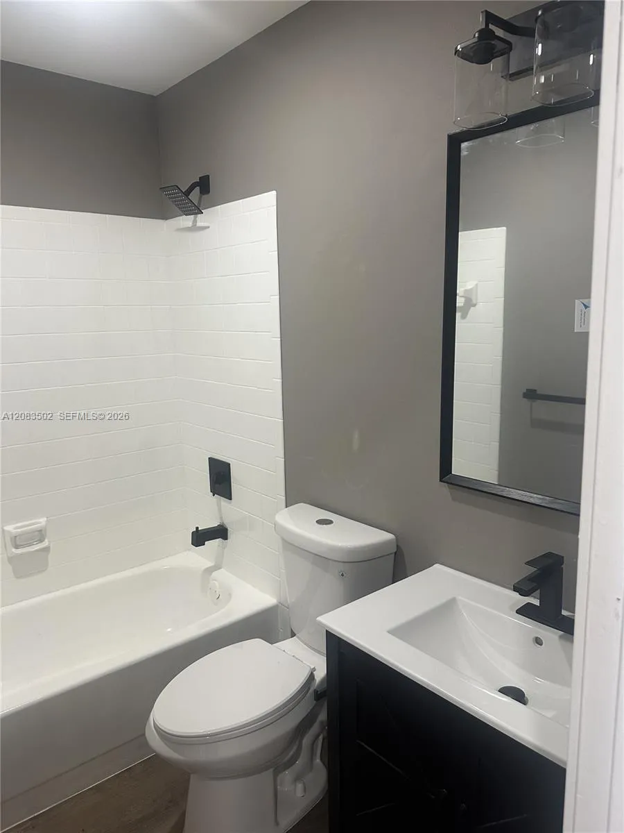 2643 NW 42nd Ave Coconut Creek, FL 33066