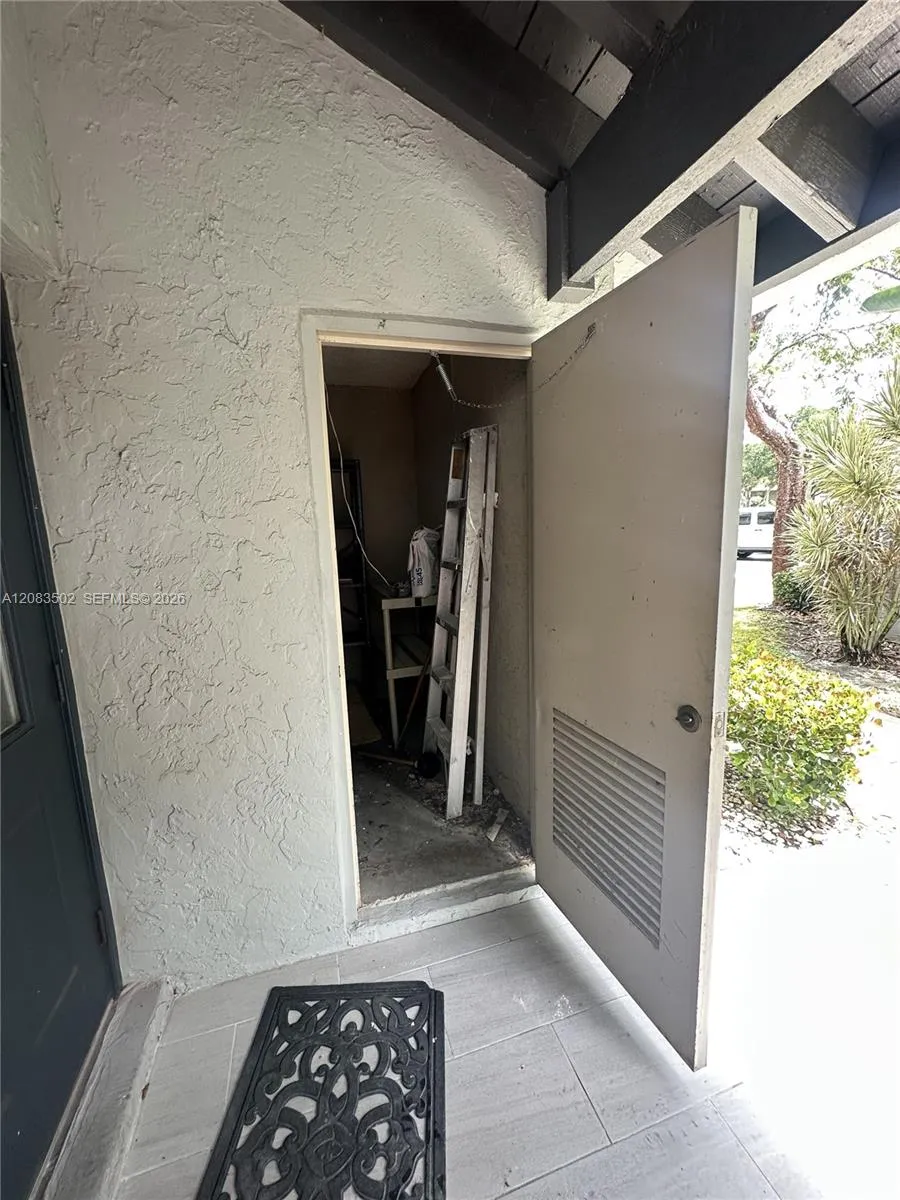 2643 NW 42nd Ave Coconut Creek, FL 33066