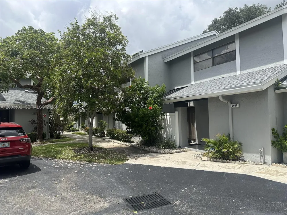 2643 NW 42nd Ave Coconut Creek, FL 33066