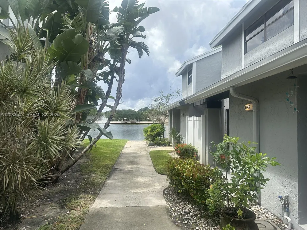 2643 NW 42nd Ave Coconut Creek, FL 33066