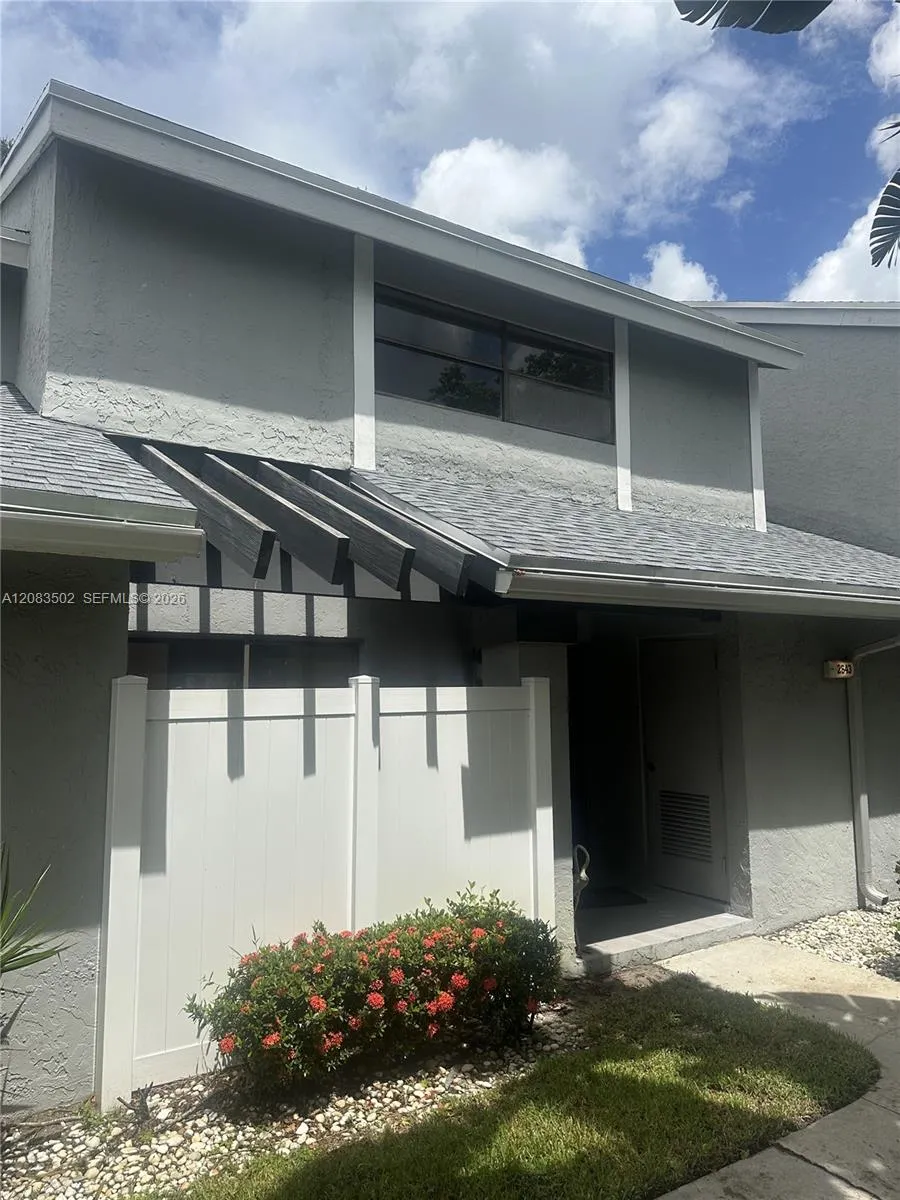 2643 NW 42nd Ave Coconut Creek, FL 33066