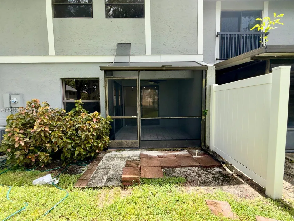 2643 NW 42nd Ave Coconut Creek, FL 33066