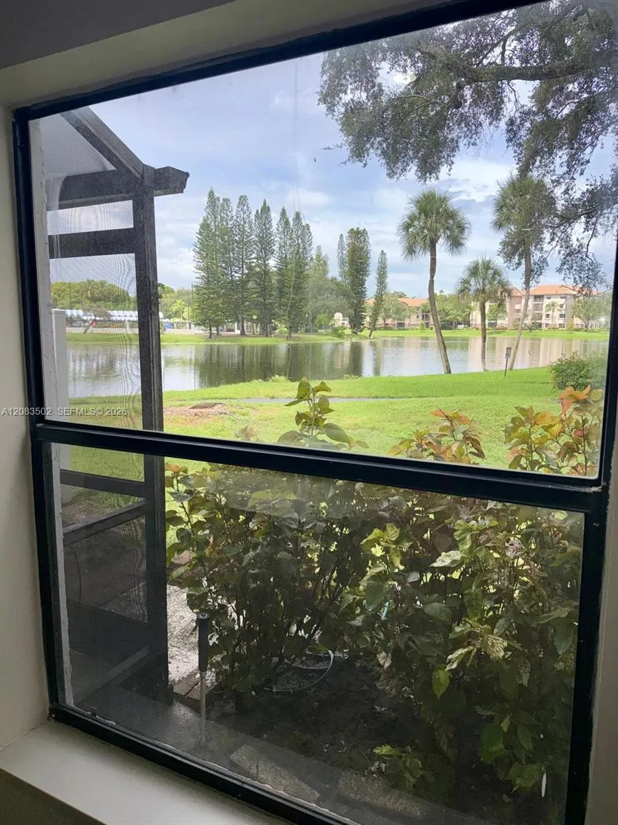 2643 NW 42nd Ave Coconut Creek, FL 33066