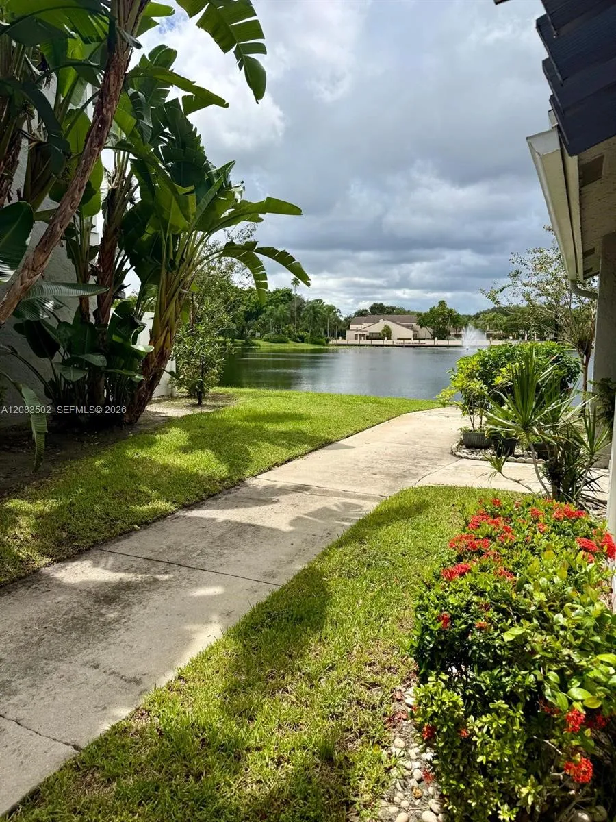2643 NW 42nd Ave Coconut Creek, FL 33066