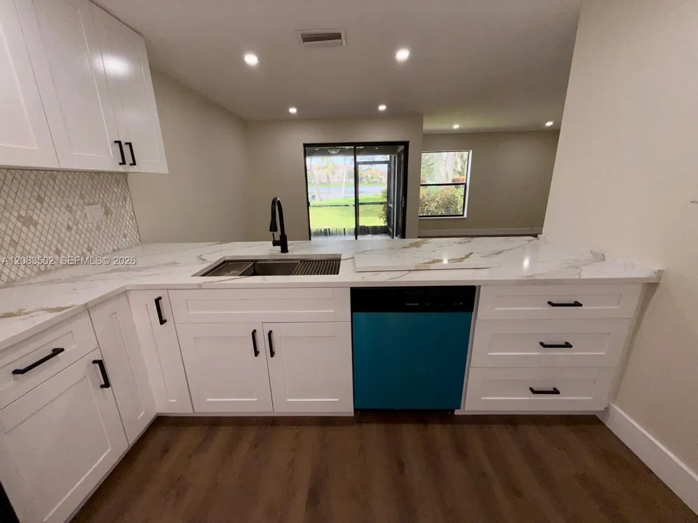 2643 NW 42nd Ave Coconut Creek, FL 33066