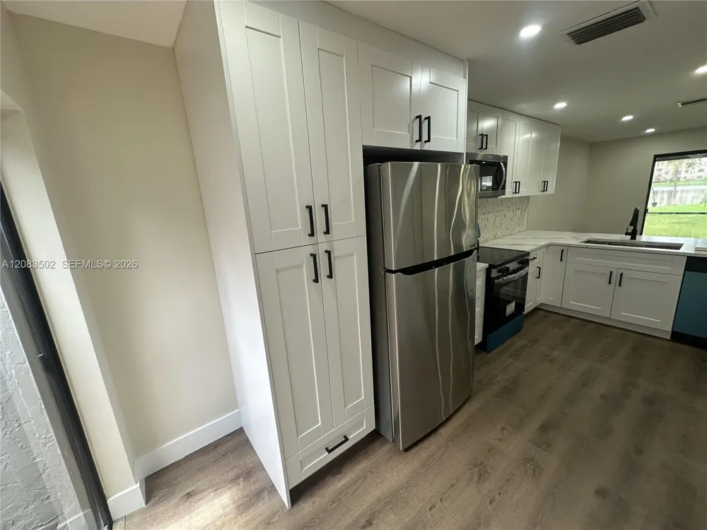2643 NW 42nd Ave Coconut Creek, FL 33066