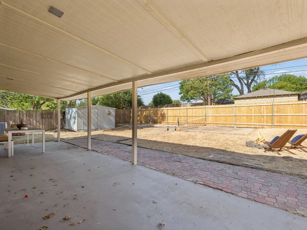 9745 Ash Creek Drive Dallas, TX 75228