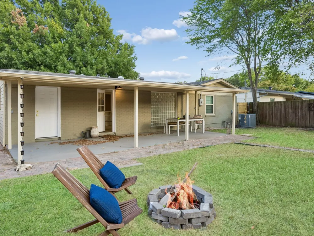 9745 Ash Creek Drive Dallas, TX 75228