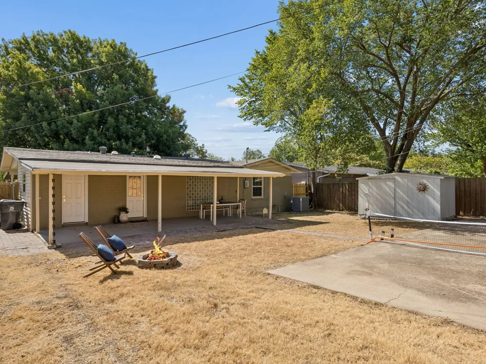 9745 Ash Creek Drive Dallas, TX 75228