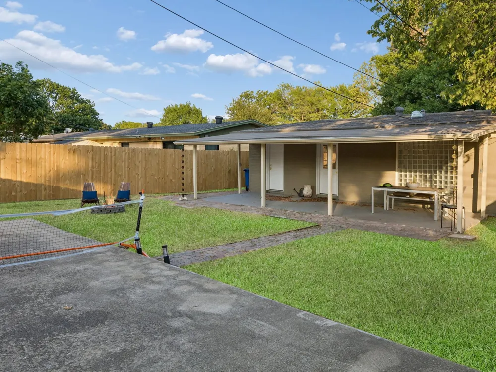 9745 Ash Creek Drive Dallas, TX 75228