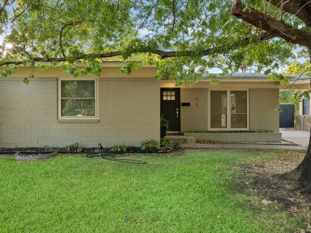9745 Ash Creek Drive Dallas, TX 75228