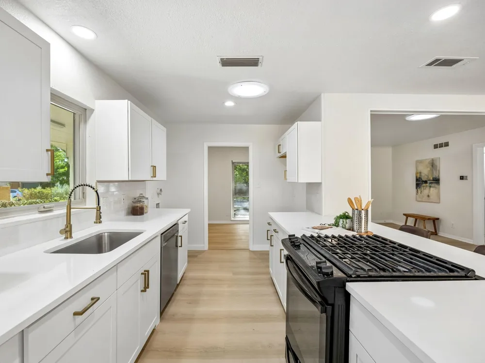 9745 Ash Creek Drive Dallas, TX 75228