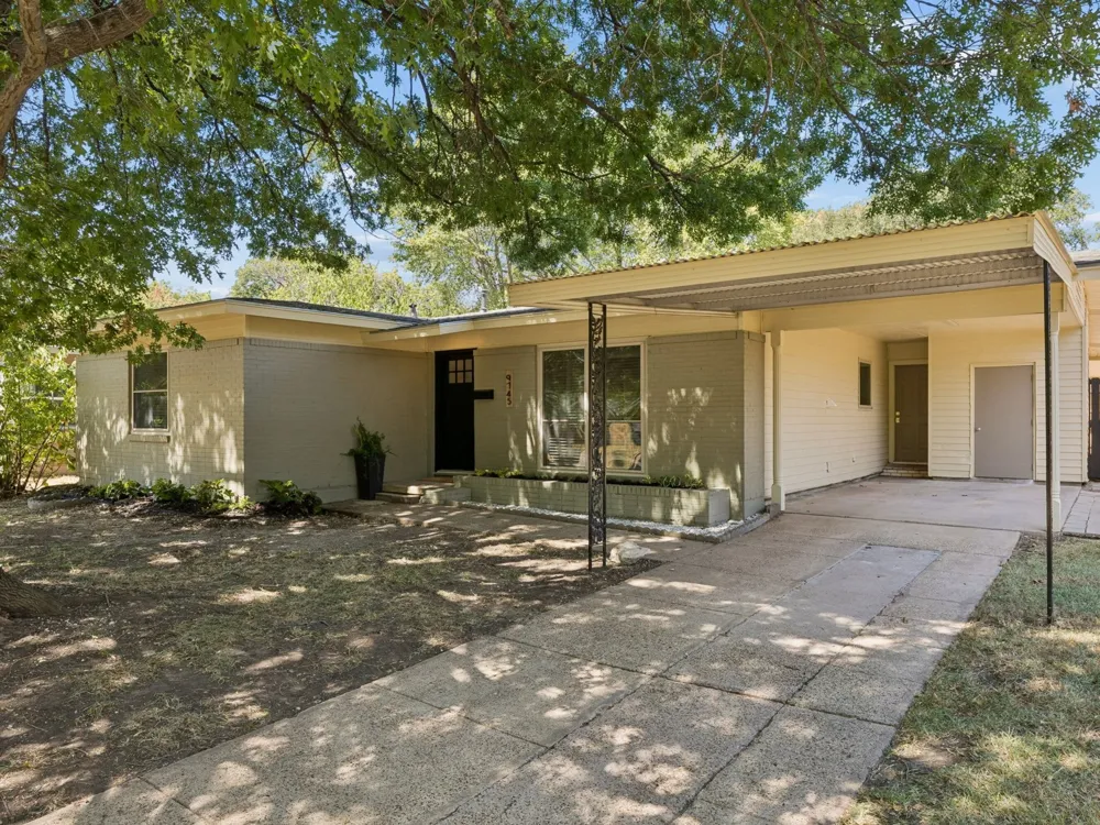 9745 Ash Creek Drive Dallas, TX 75228