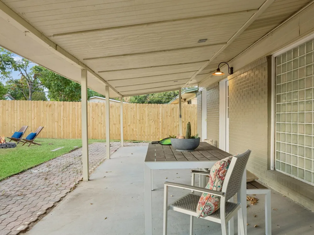 9745 Ash Creek Drive Dallas, TX 75228