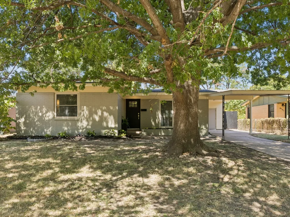 9745 Ash Creek Drive Dallas, TX 75228