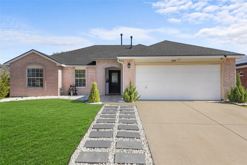 2603 Clark Drive Corinth, TX 76210