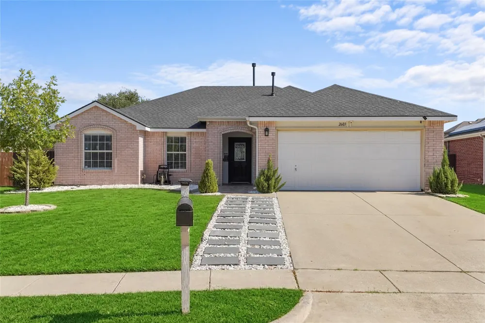 2603 Clark Drive Corinth, TX 76210