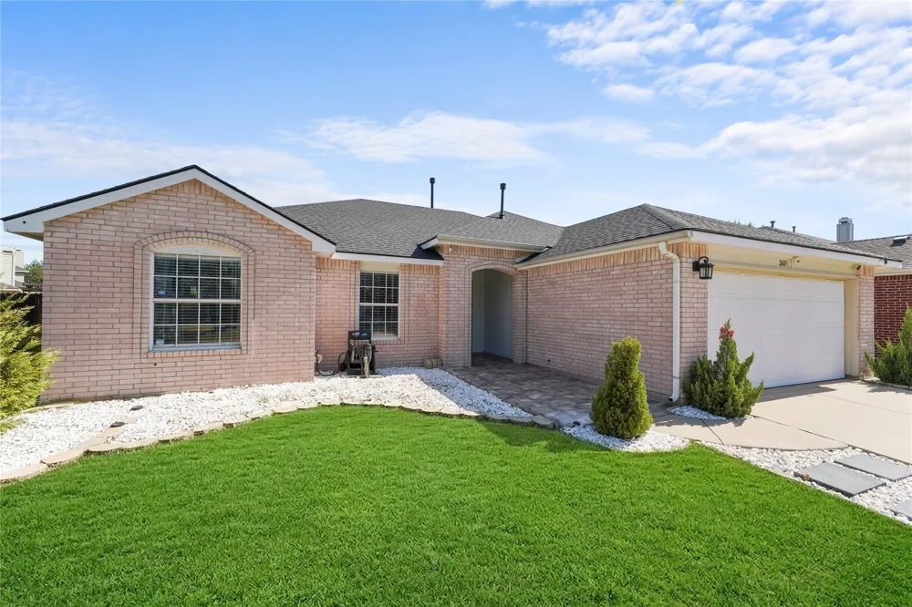 2603 Clark Drive Corinth, TX 76210