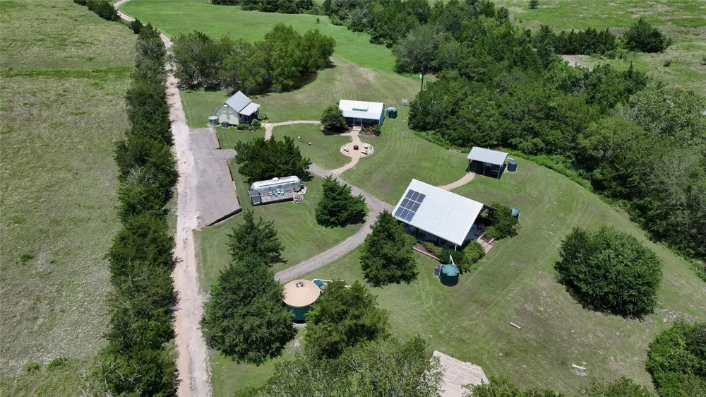 5601 Wickel Road Burton, TX 77835