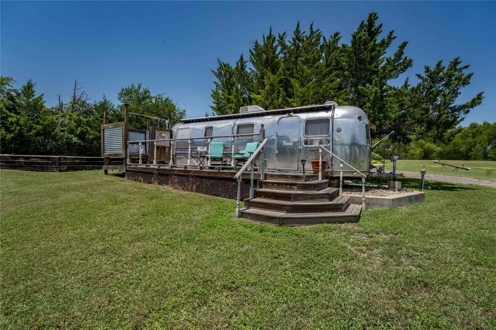 5601 Wickel Road Burton, TX 77835