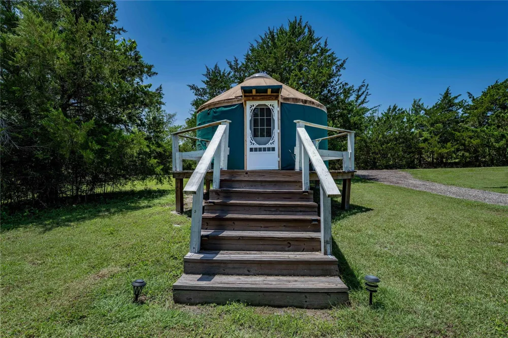 5601 Wickel Road Burton, TX 77835