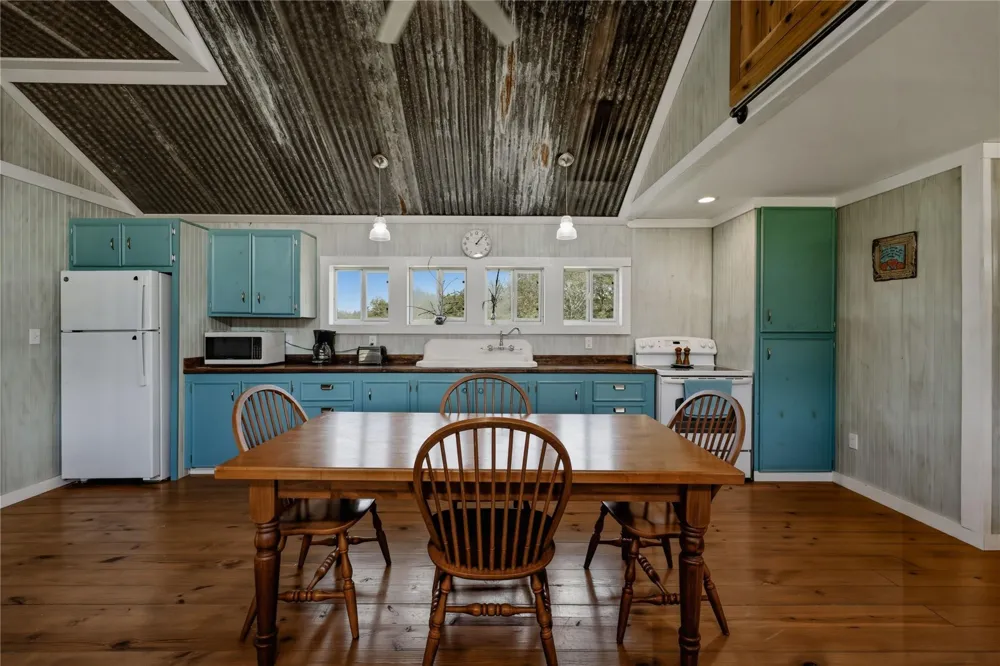 5601 Wickel Road Burton, TX 77835
